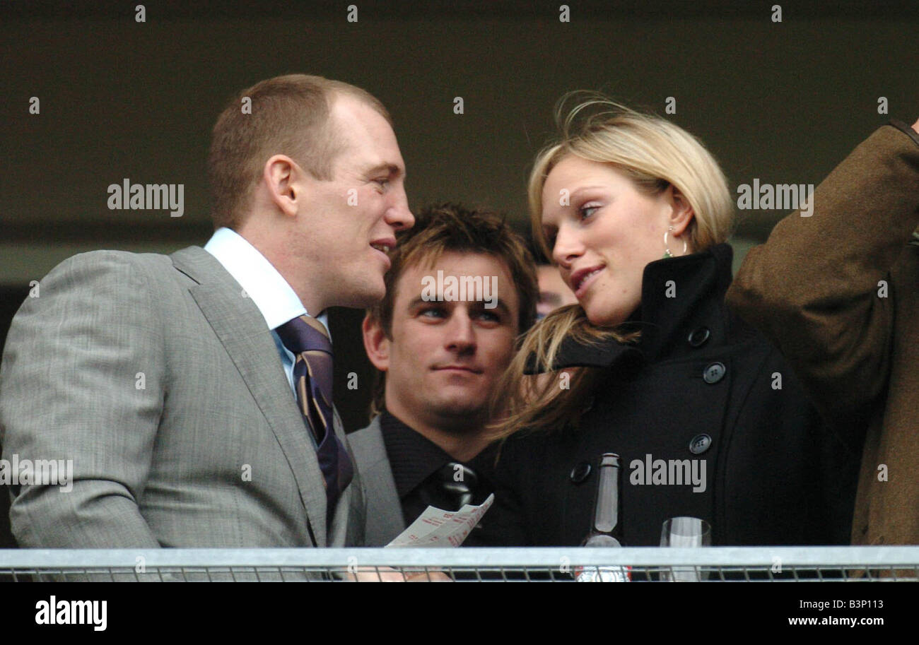 Zara Phillips arrives at the Cheltenham Festival March 2005 She gives  boyfriend Mike Tindall a kiss Stock Photo - Alamy