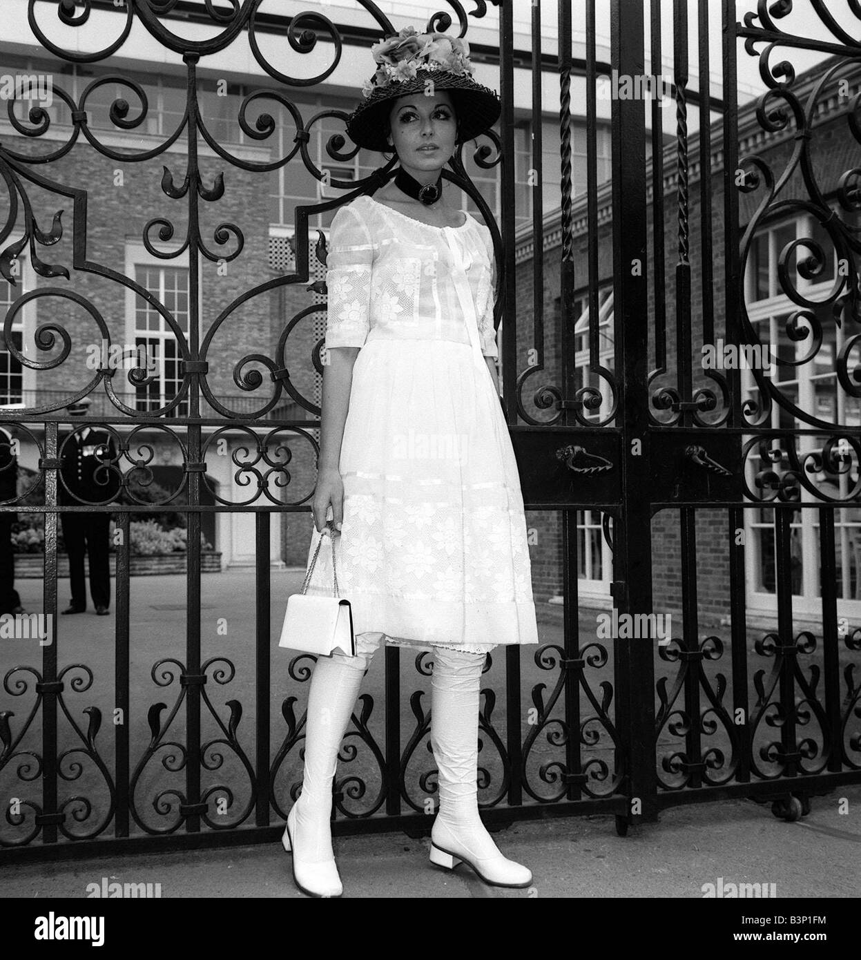 1970 fashion dress 1970's McCall's with Laura Ashley Maxi Dress with Large Sleeves patter –  Backroom Finds