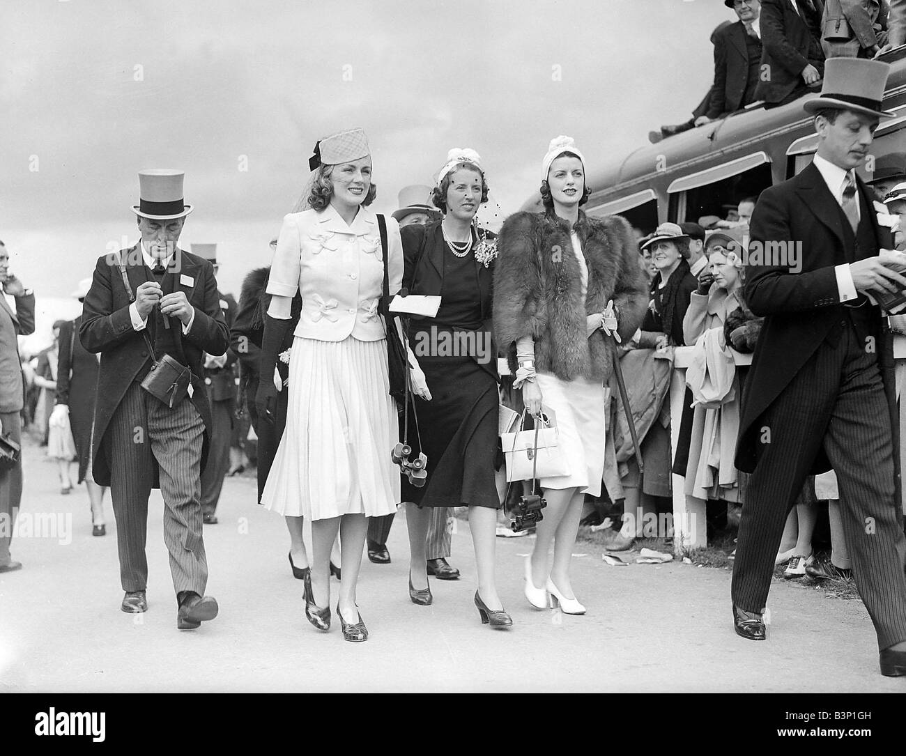 Fashion at Royal Ascot June 1935 Ladies Day women show off their ...