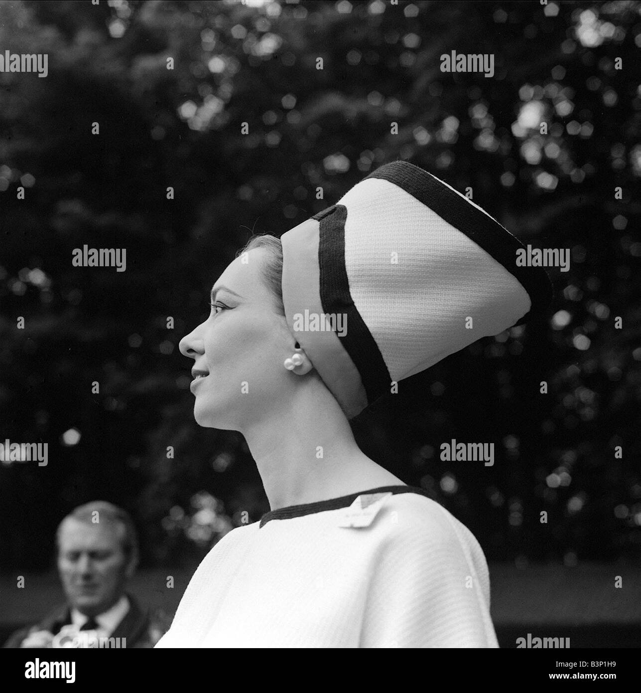 Royal ascot fashion 1960s hi-res stock photography and images - Alamy