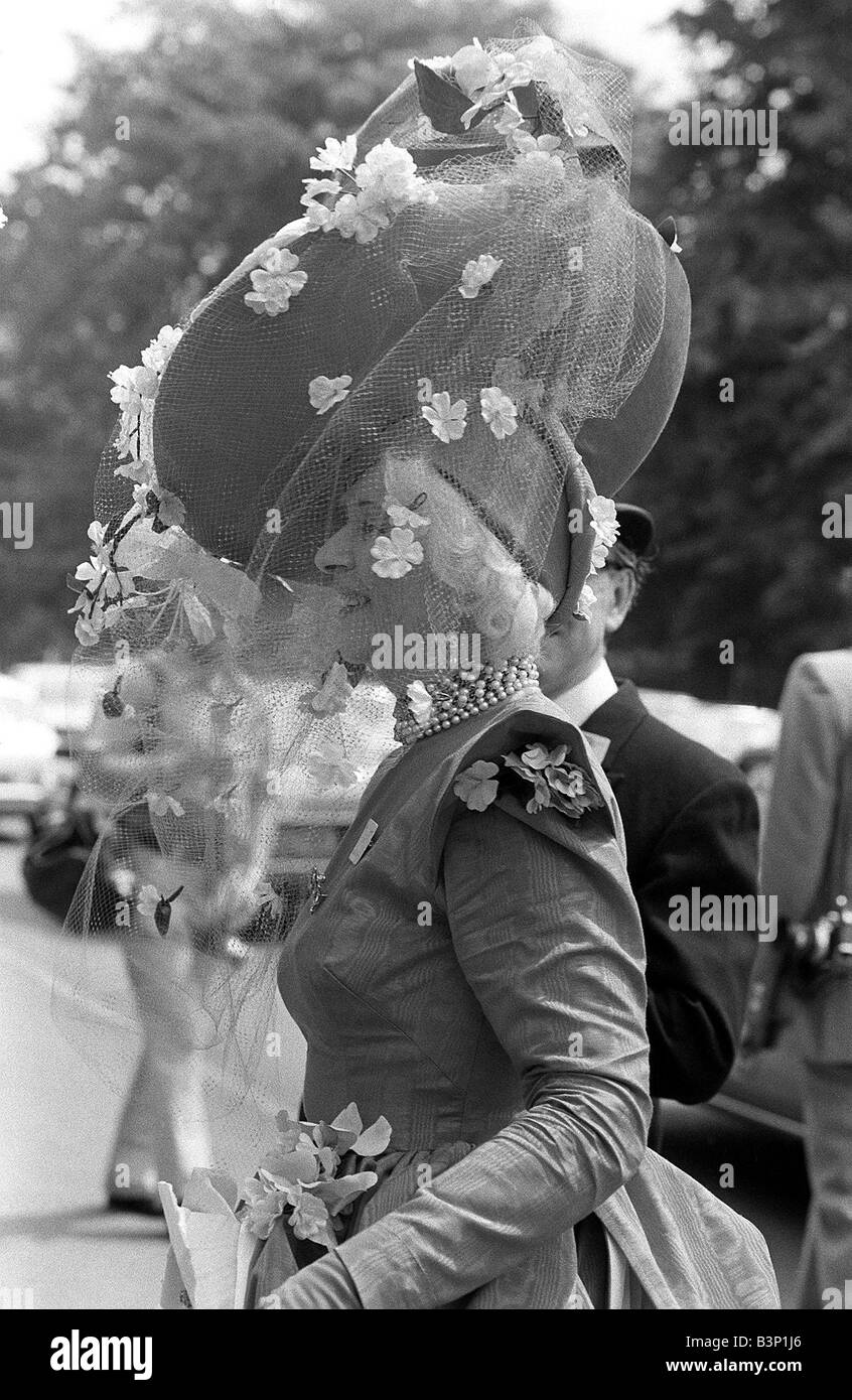 Royal Ascot Fashion 1970s High Resolution Stock Photography and Images ...