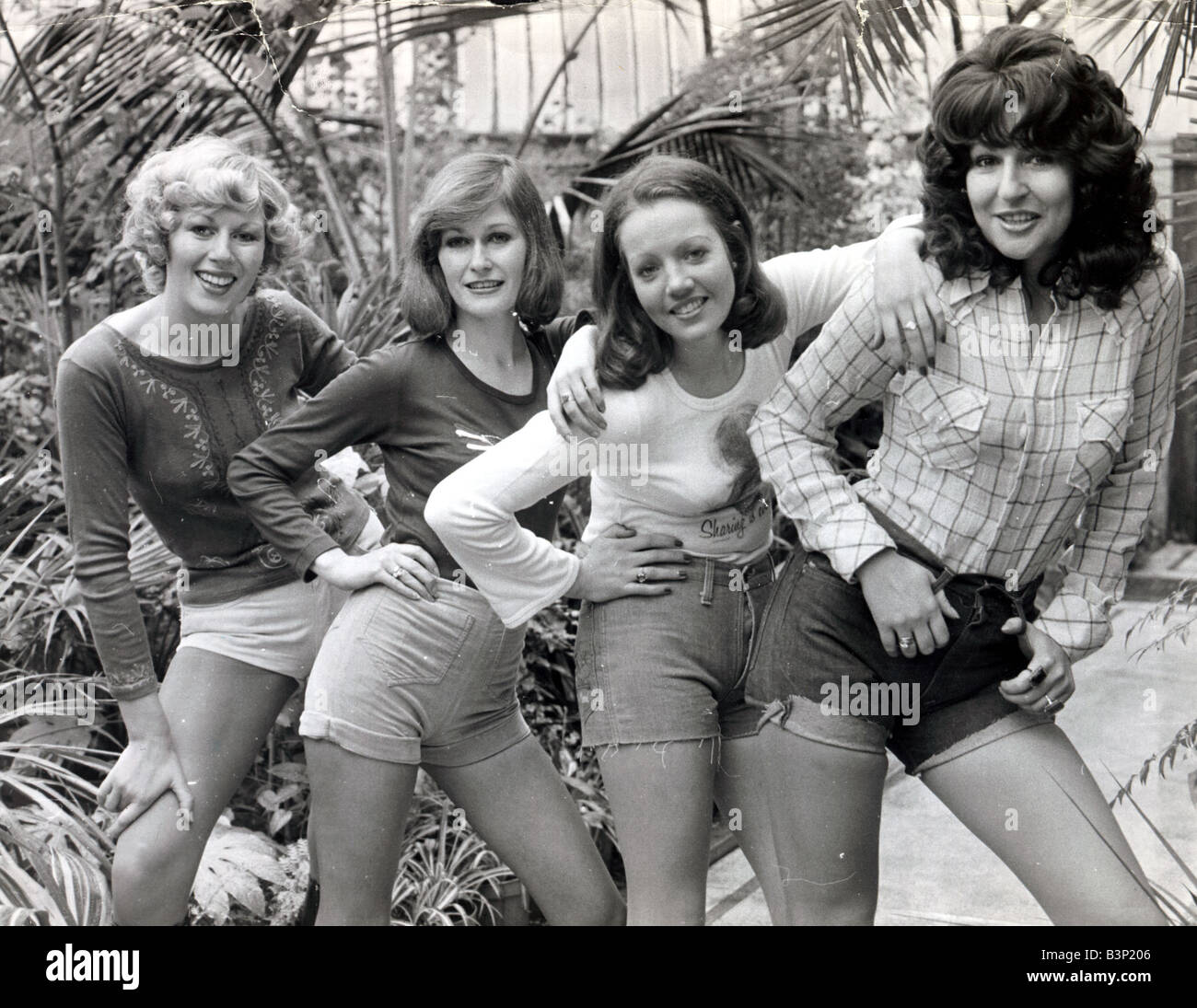 The picture shows Pat Jordan on the right and models Judy Maureen and  Sinead wearing hotpants standing with their hand on their Stock Photo -  Alamy