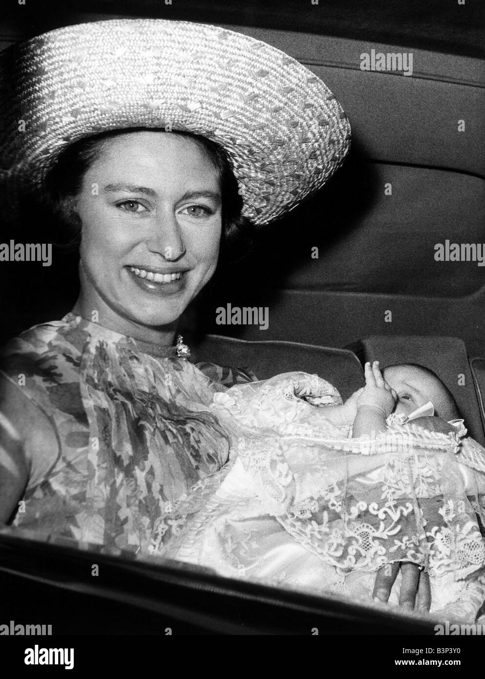Princess Margaret and child Lady Sarah Armstrong July 1964 Stock Photo