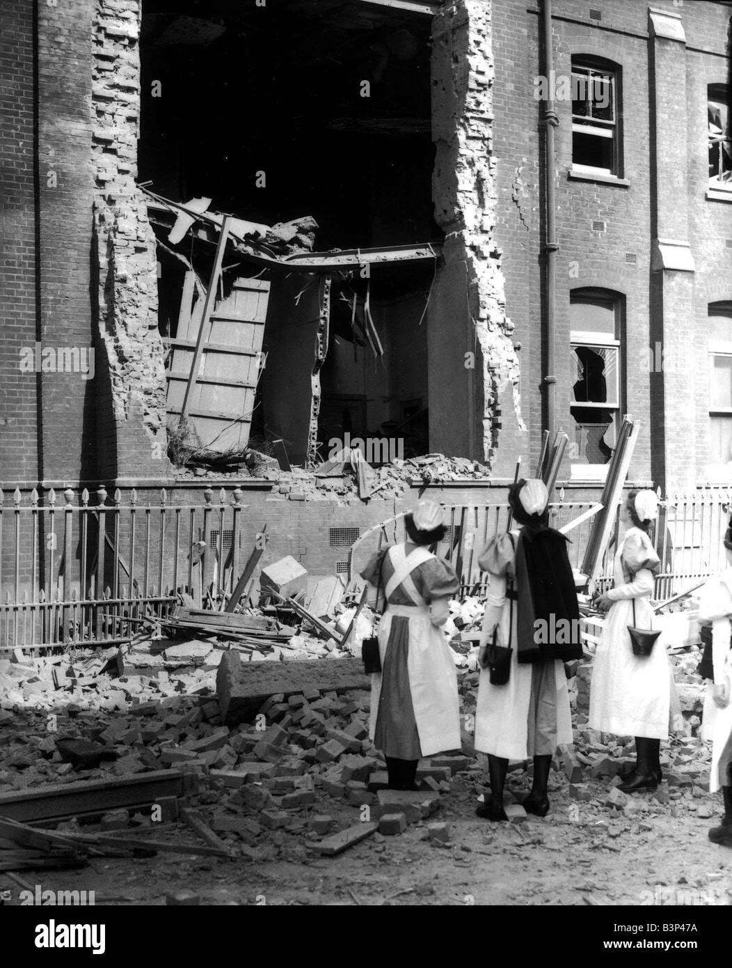 Bombed building ww2 hires stock photography and images Alamy