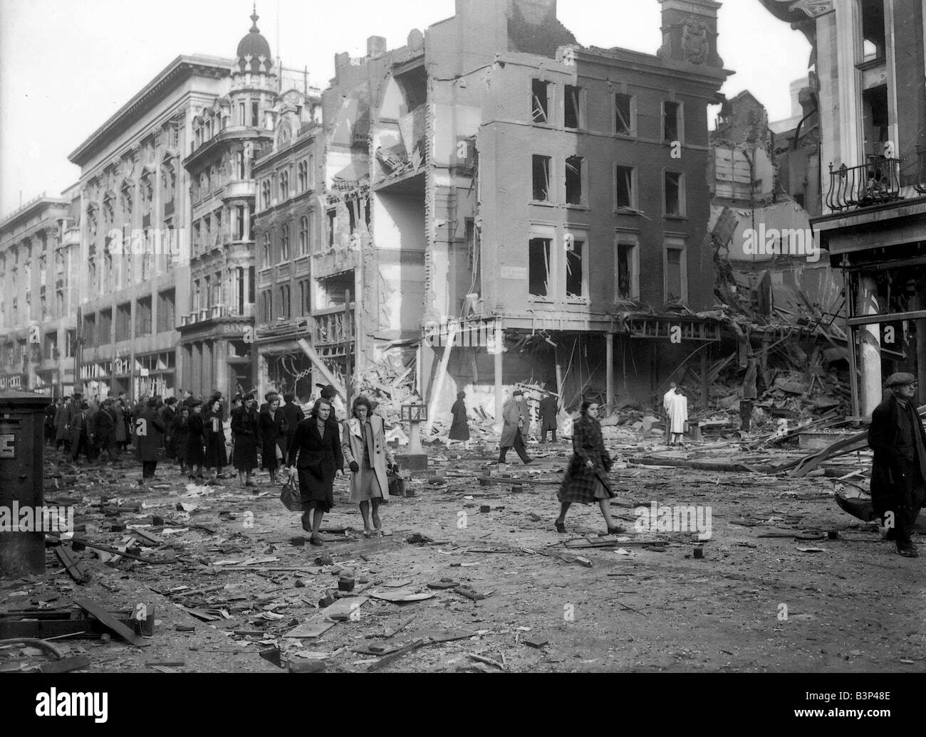WW2 Air Raid Bomb Damage London September 1941 Shoppers And Commuters ww2-air-raid-bomb-damage-london-september-1941-shoppers-and-commuters