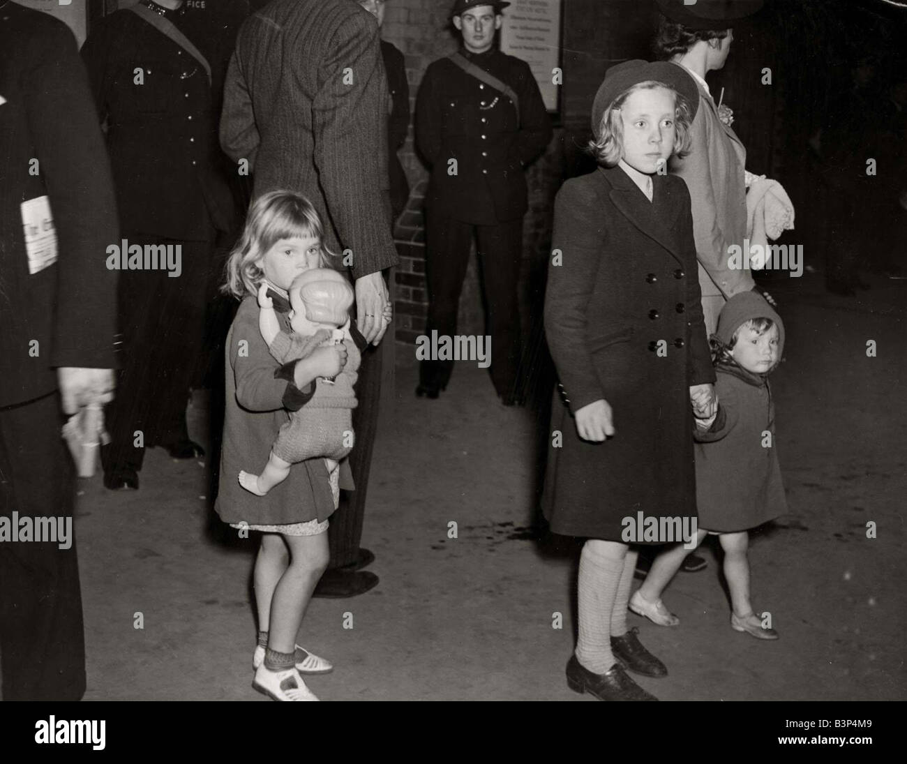 Refugees ww2 hi-res stock photography and images - Alamy