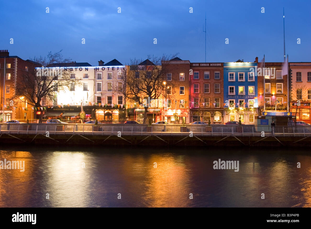 Buildings along river liffey hi-res stock photography and images - Alamy