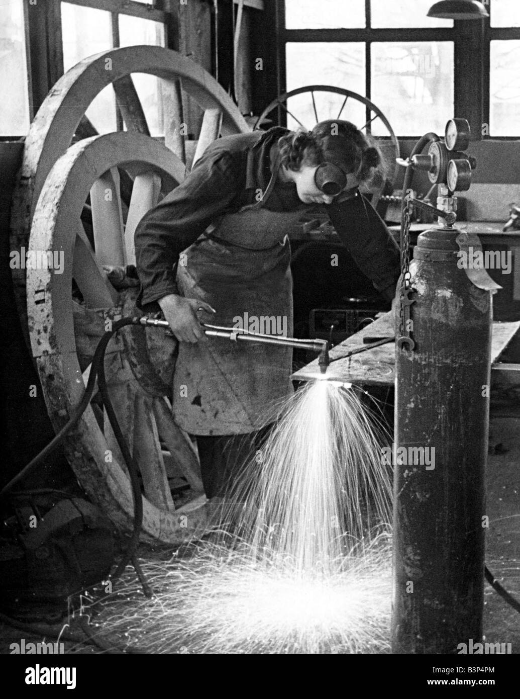 Woman welder Black and White Stock Photos & Images - Alamy