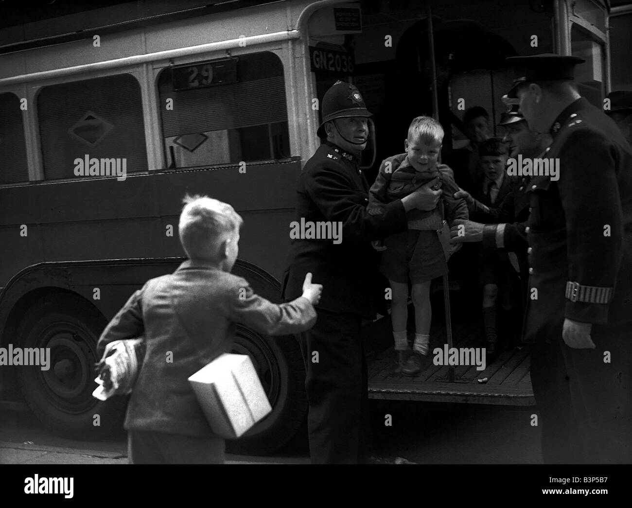 Ww2 evacuees hi-res stock photography and images - Alamy