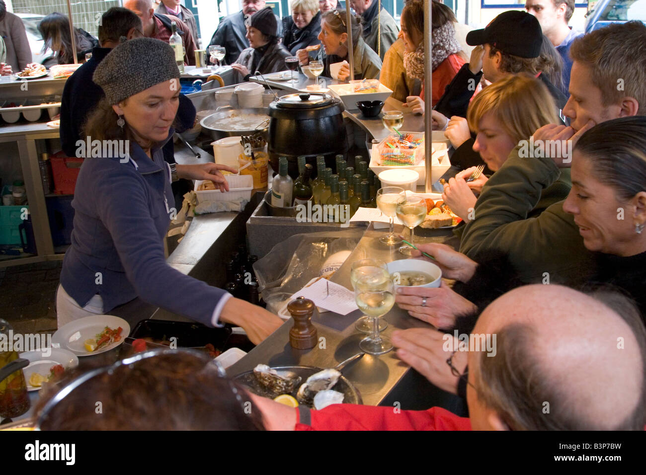 Street front restaurant 'Mer du Nord' serving freshly cooked seafood directly to standing customers, Brussels Belgium Stock Photo