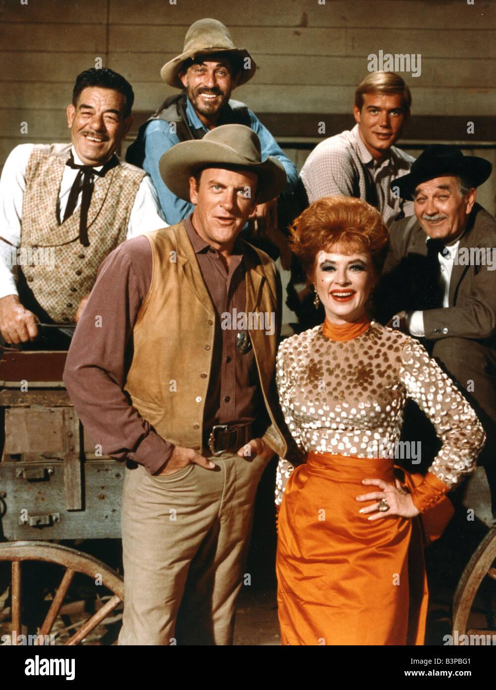 GUNSMOKE   US TV series 1955 to 1975 with James Arness and Amanda Blake in front of wagon Stock Photo