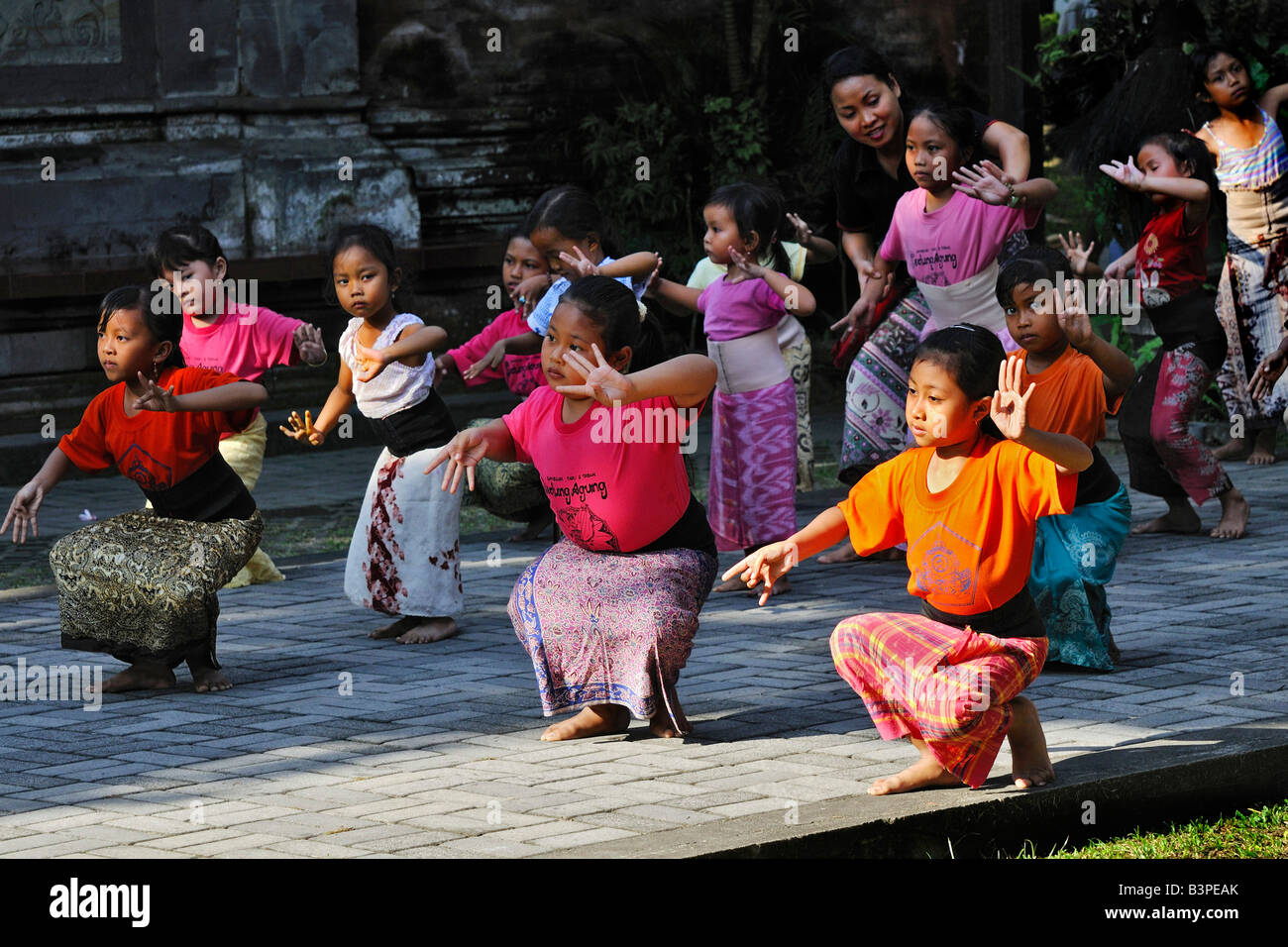 Girls practising a traditional dance in Puri Saren Palace, Ubud, Bali, Indonesia Stock Photo