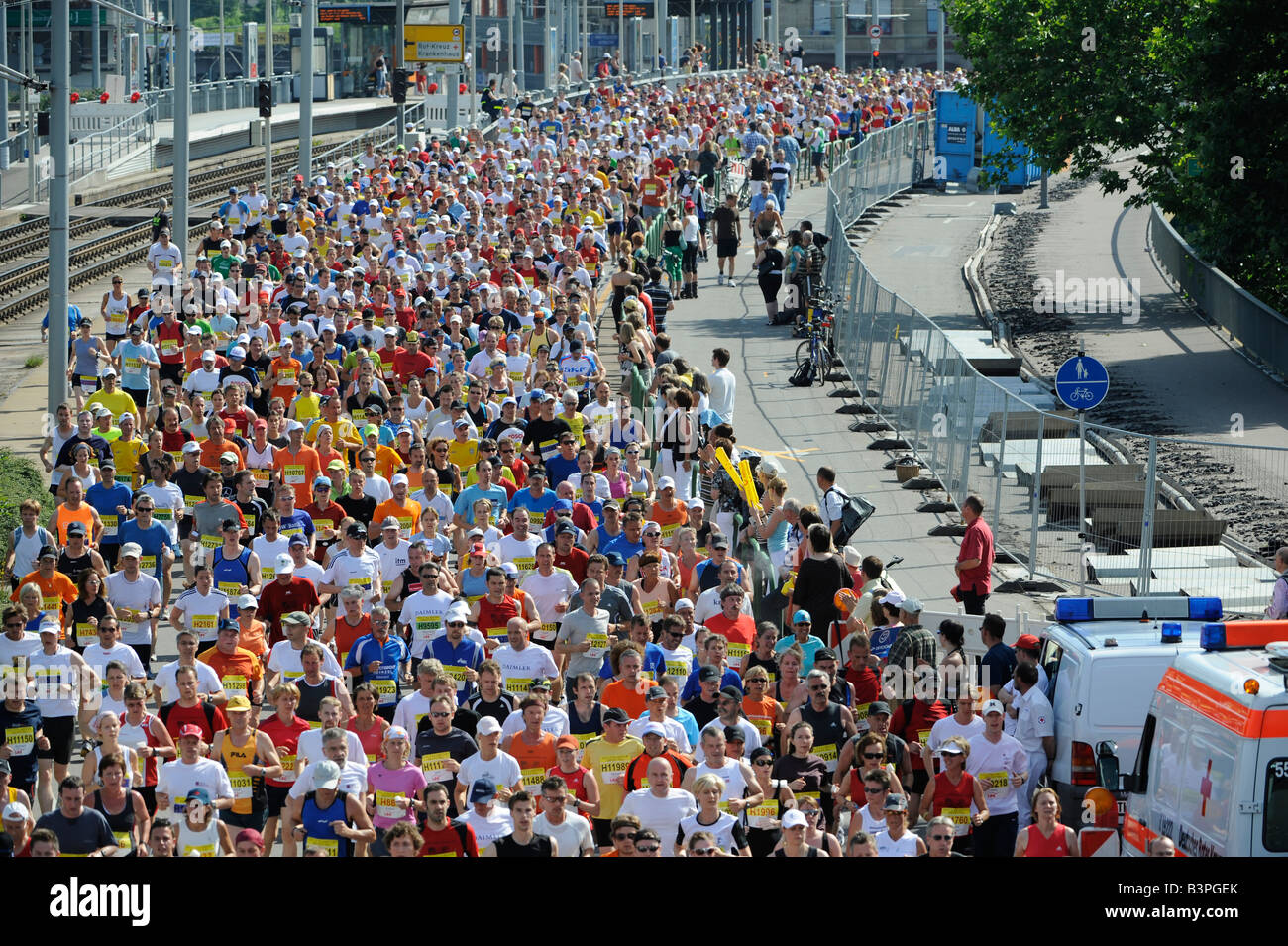  Mass start to the Half-marathon on Koenig-Karls-Bruecke bridge Illustration 