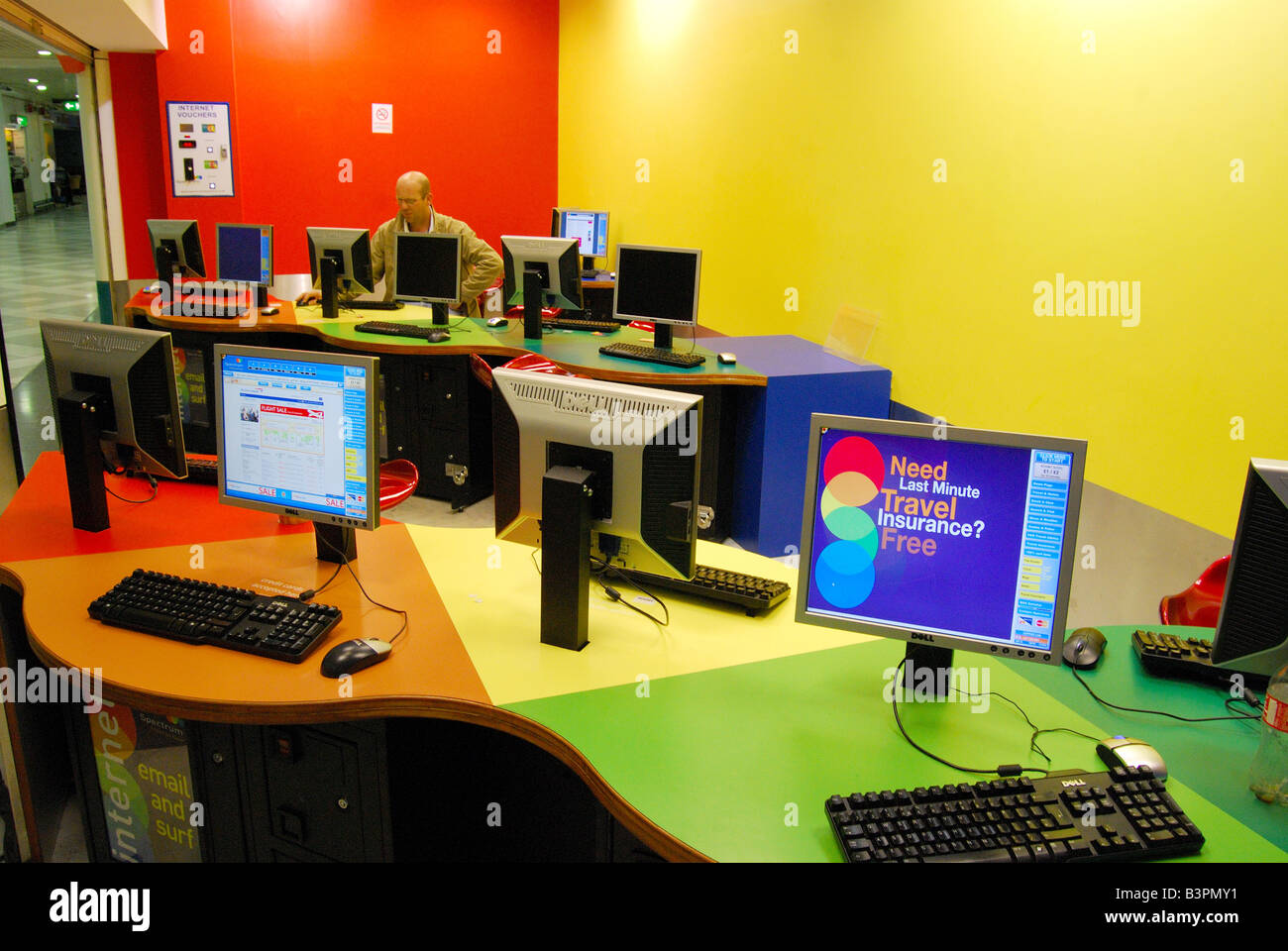 Internet access lounge at Gatwick South Airport, Crawley, West Sussex, England, United Kingdom Stock Photo