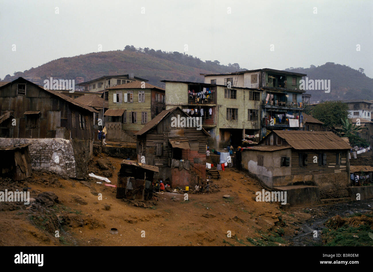 SIERRA LEONE', POOR HOUSING IN FREETOWN, JULY, 1992 Stock Photo Alamy