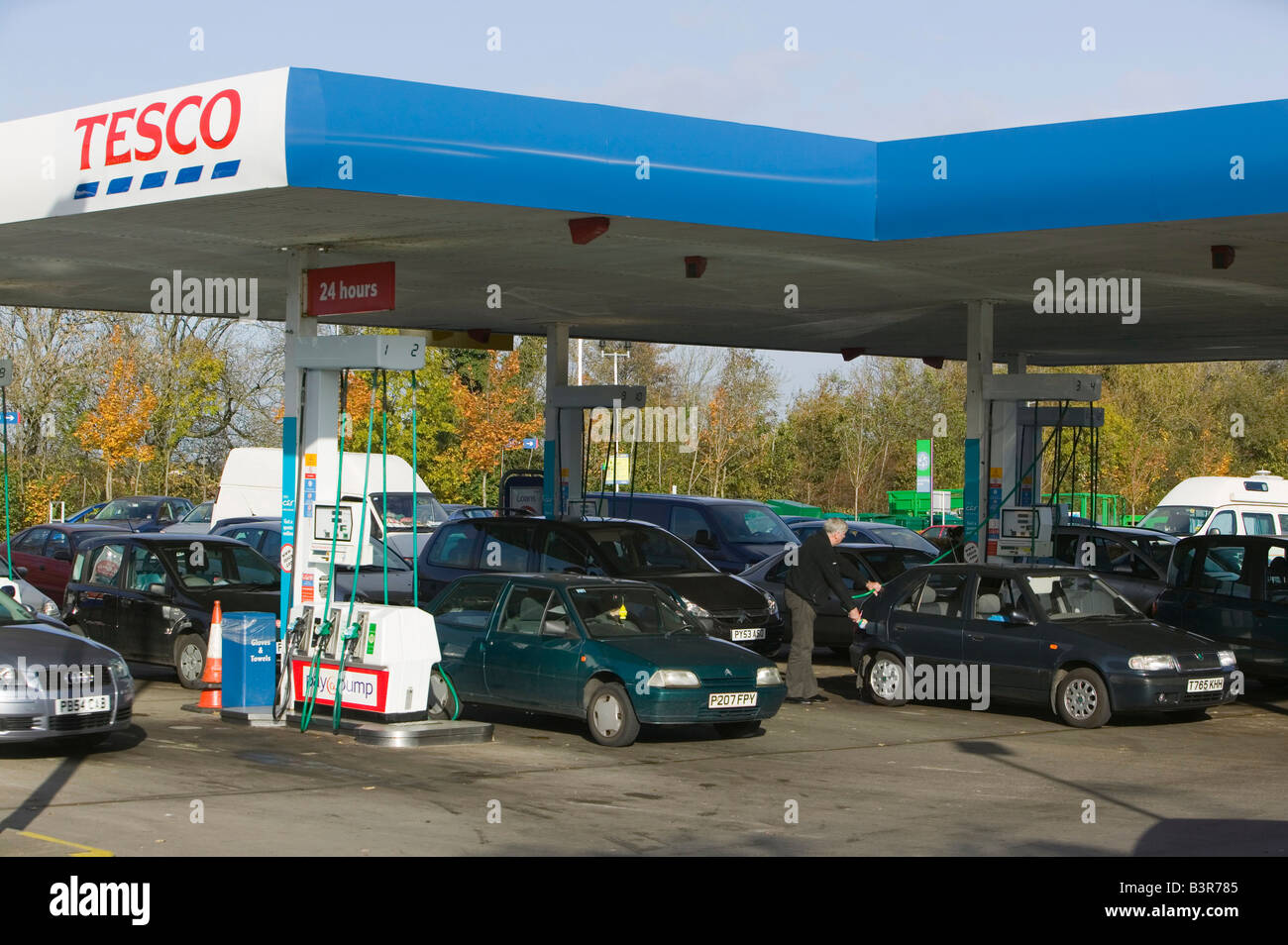 Petrol Queue Stock Photos Petrol Queue Stock Images Alamy