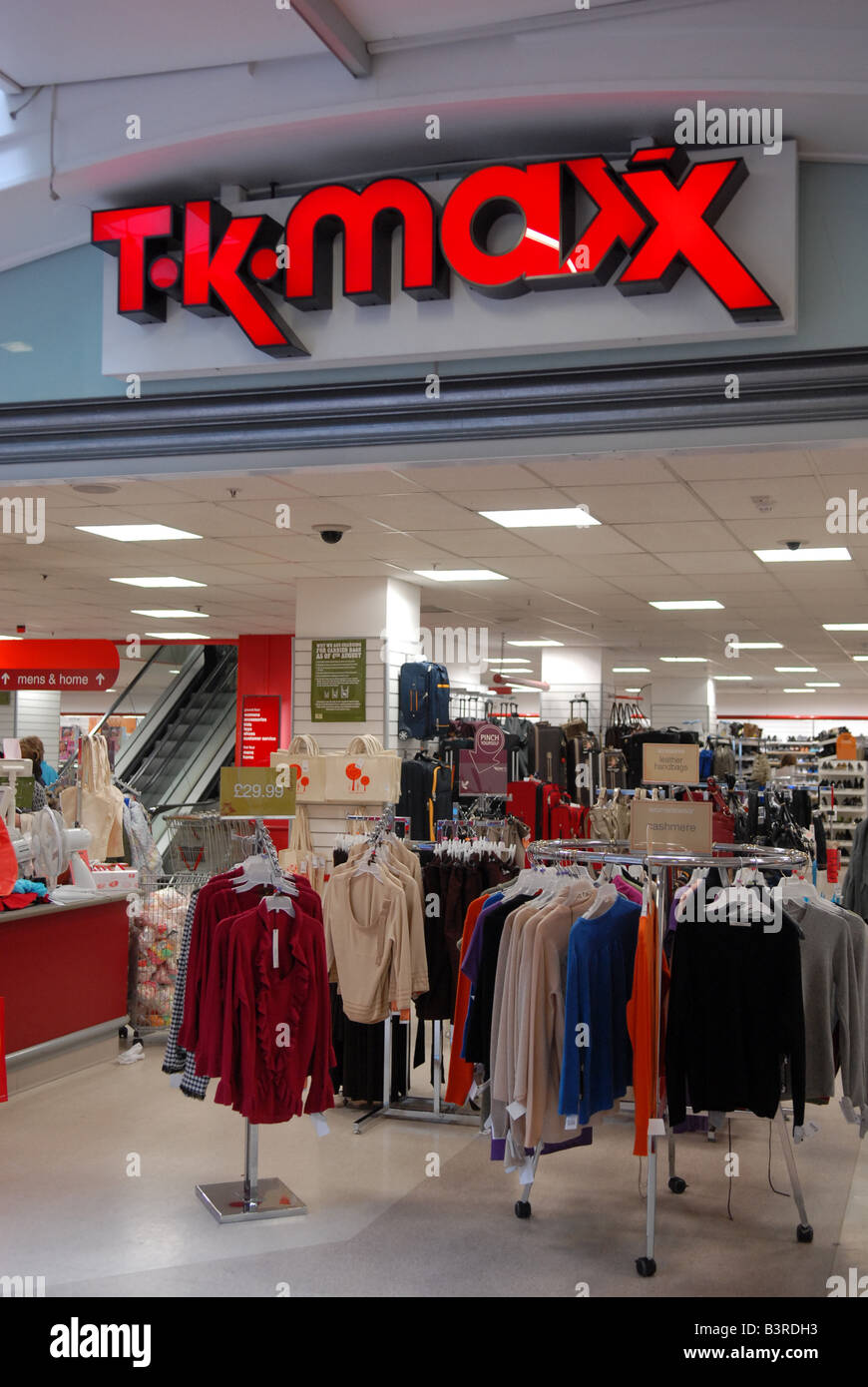 stroomkring staal Maak plaats T K Maxx shop Stock Photo - Alamy