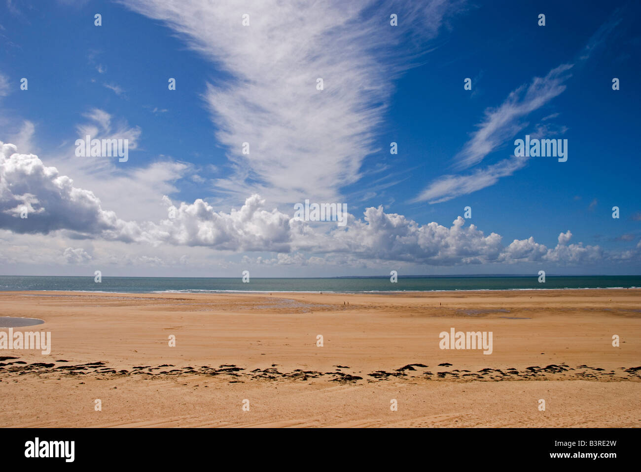 Beautiful empty beach sea hi-res stock photography and images - Alamy