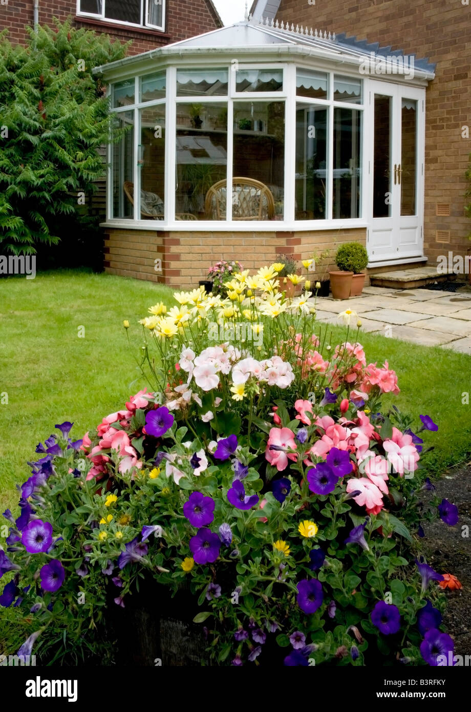 Conservatories house hi-res stock photography and images - Alamy