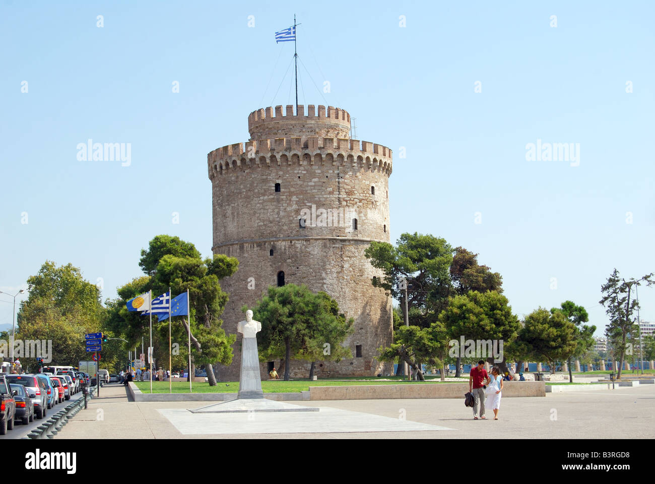 The 16th century White Tower of Thessaloniki on waterfront, Thessaloniki, Chalkidiki, Central Macedonia, Greece Stock Photo