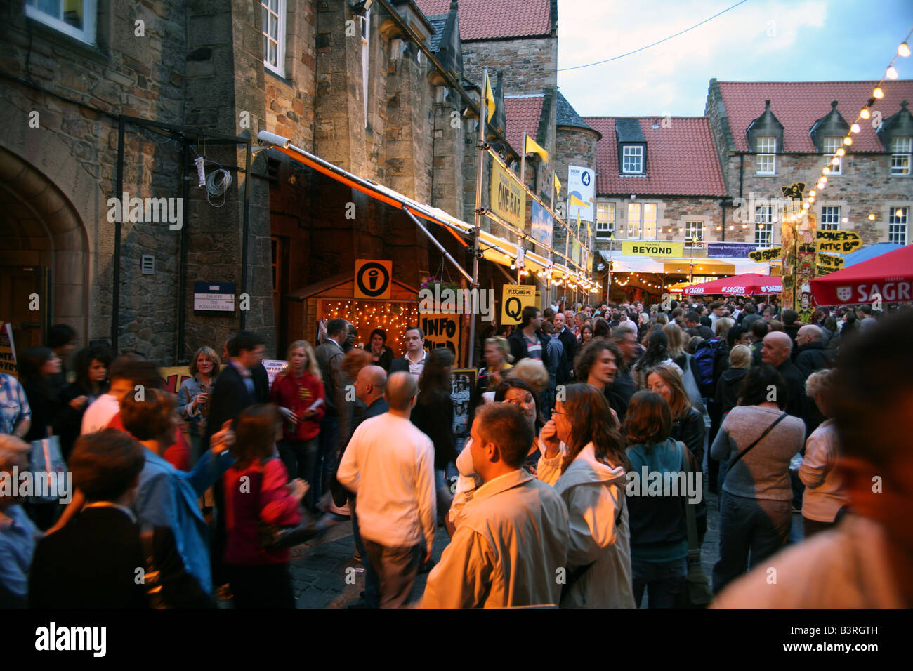Crowds in the Pleasance Courtyard, popular Edinburgh Fringe Festival venue Stock Photo