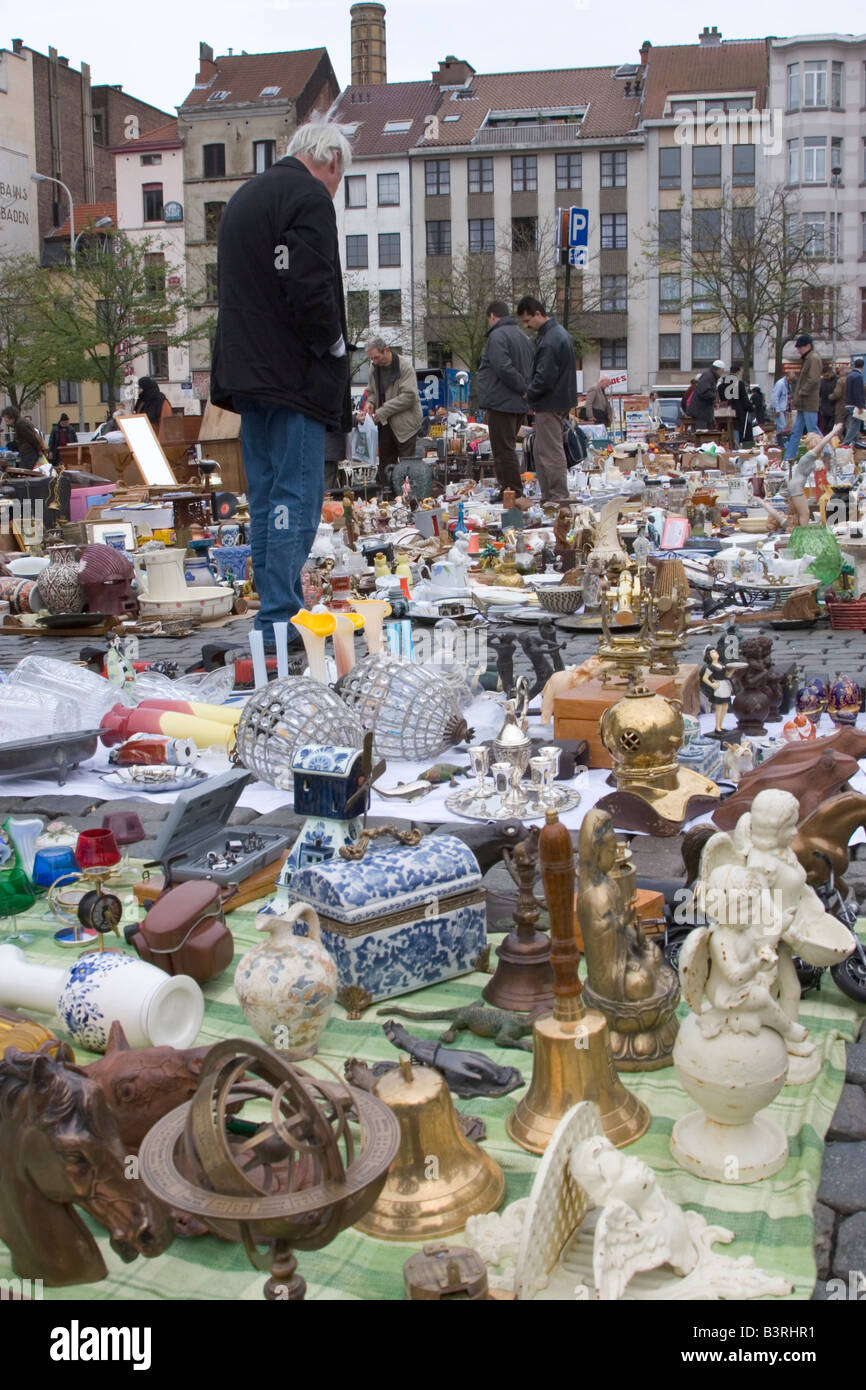 Place du Jeu de Balle daily flea market selling a wide range of new and
