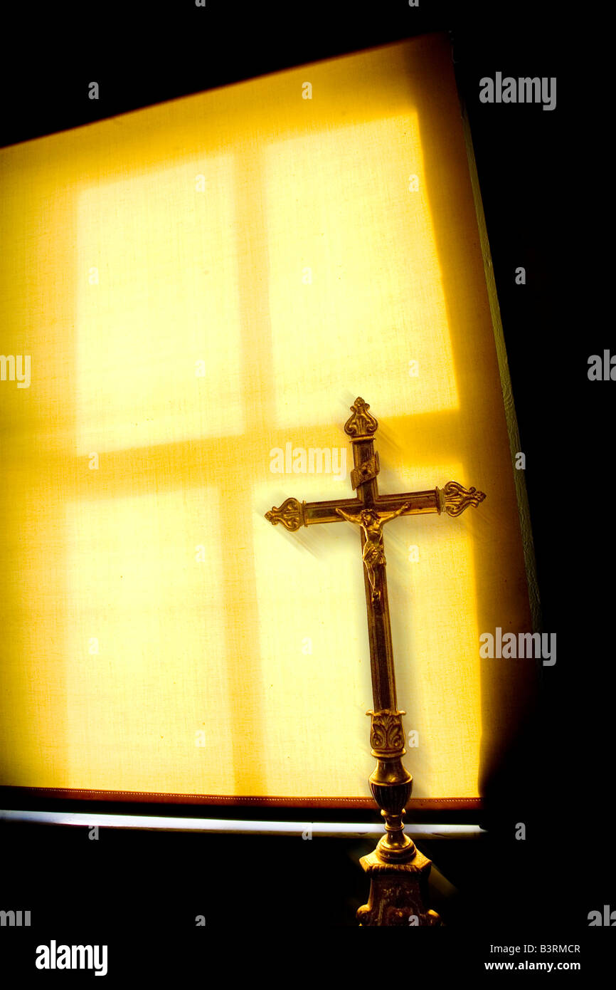 Crucifix window hi-res stock photography and images - Alamy