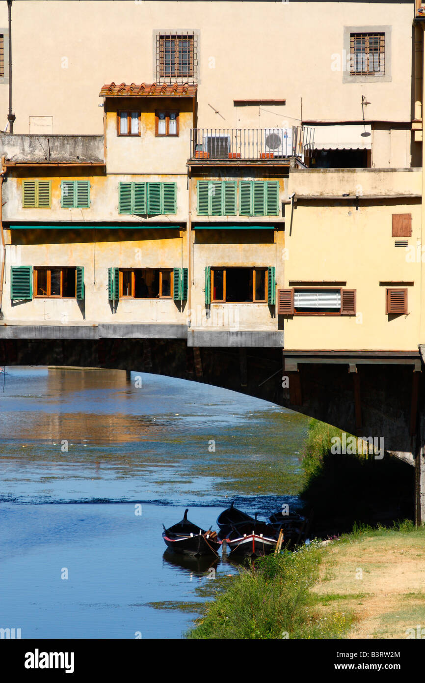 Arno river, rowboats and Ponte Vecchio Bridge (Old Bridge). Florence (Firenze), Tuscany, Italy August, 2008 Stock Photo