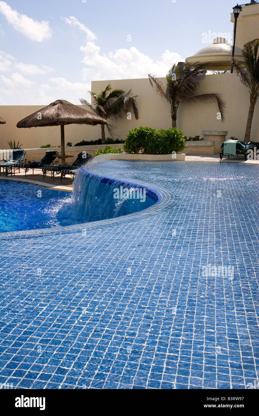 Curved swimming pool hires stock photography and images Alamy