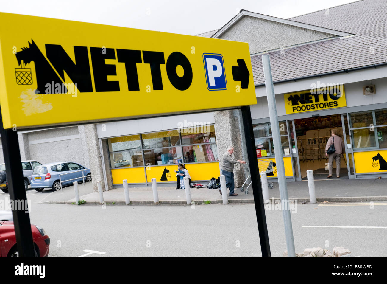 Netto cheap discount food store supermarket exterior Caernarfon Wales UK Stock Photo