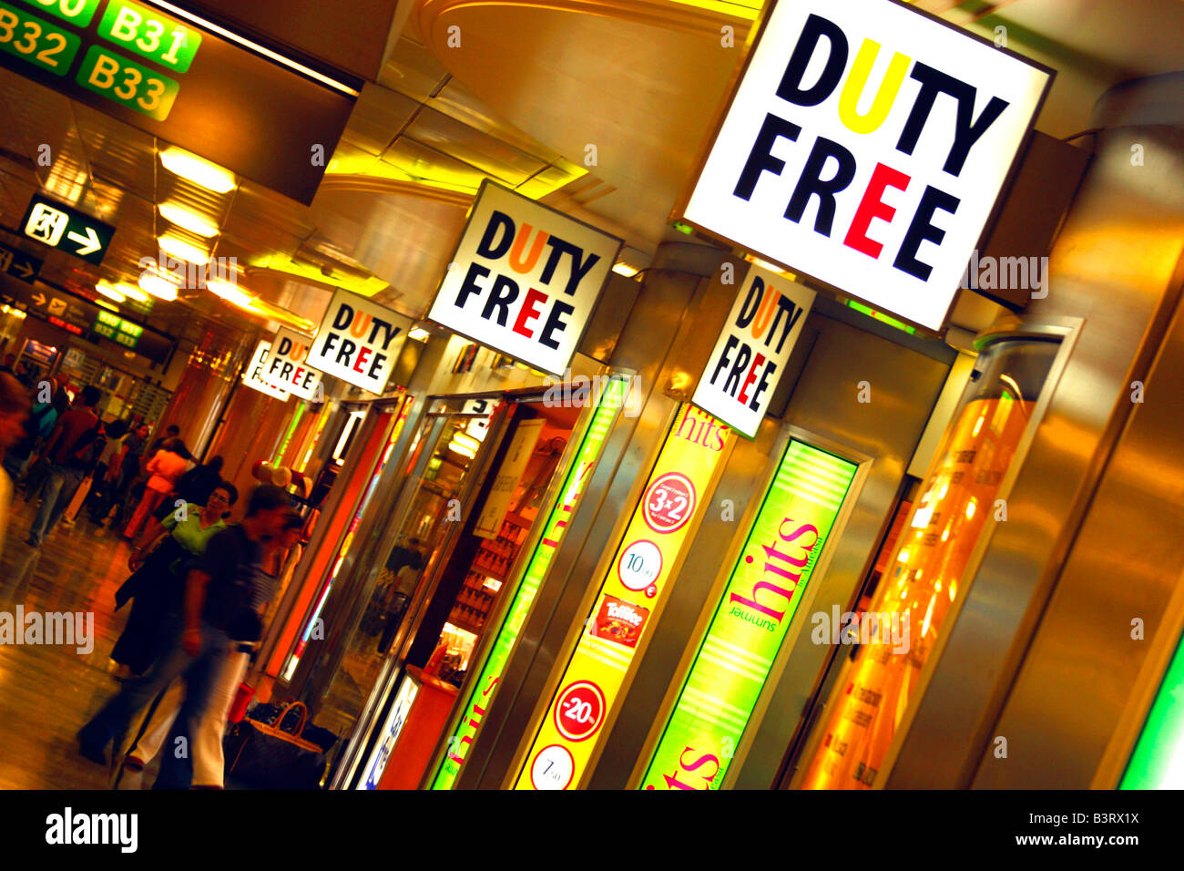 Shop duty free airport madrid hires stock photography and images Alamy
