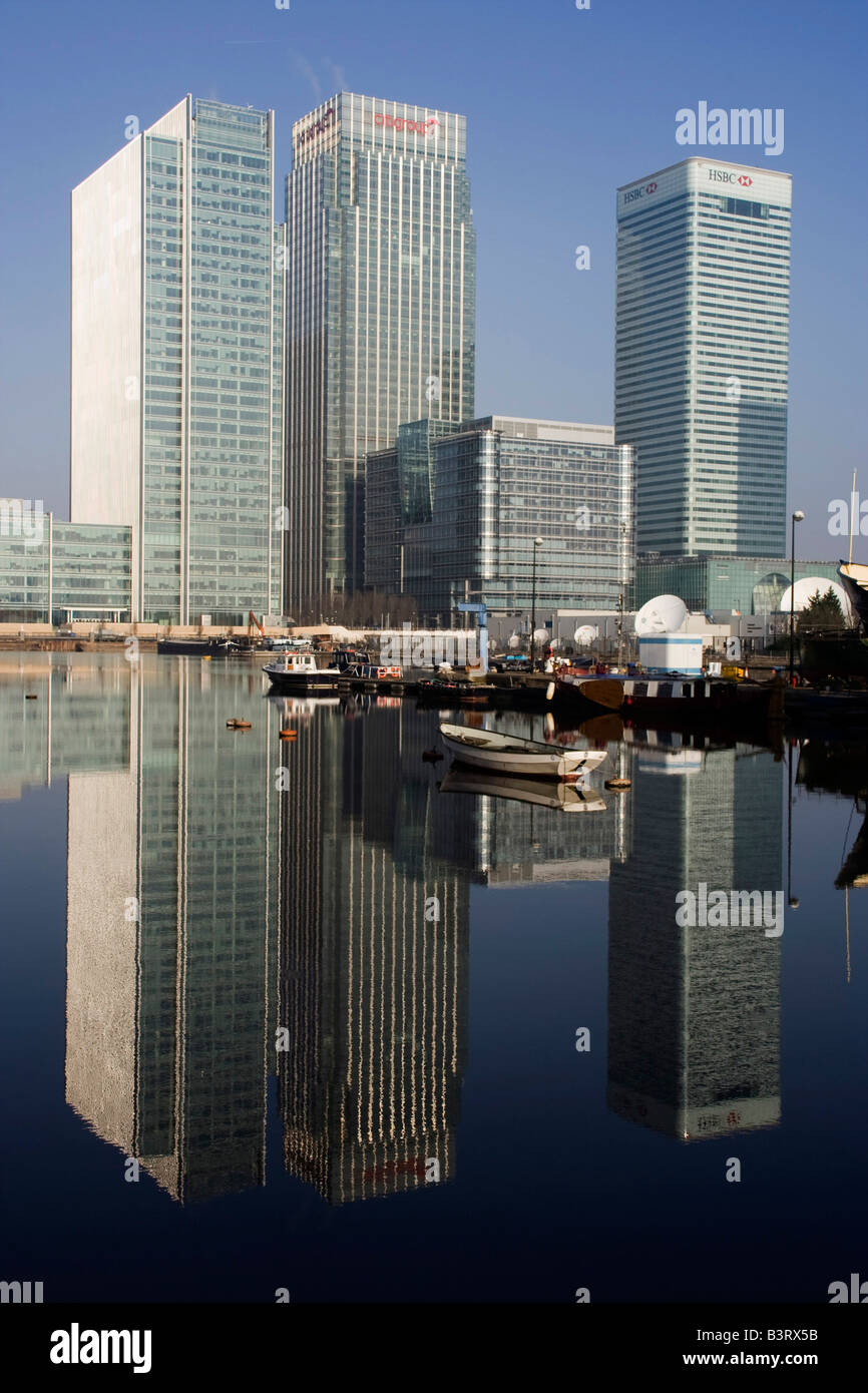 1 canada square hirise office building canary wharf london hsbc tall sleek citycorp HSBC Tower