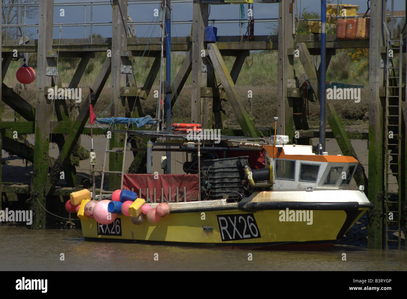 Fishing wharf low tide hires stock photography and images Alamy
