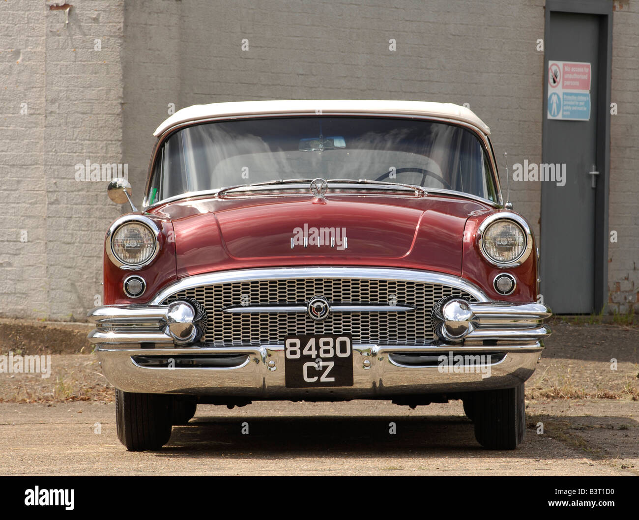 AU334 MIRA SOLIDO 1/18 1:18 BUICK CENTURY CONVERTIBLE 1955 REF 8086 MARRON