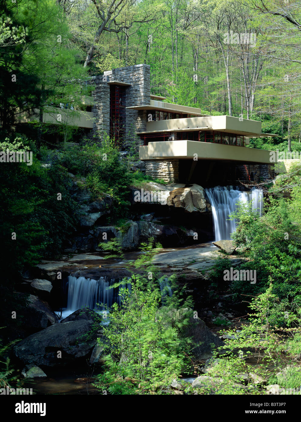 FALLINGWATER, FRANK LLOYD WRIGHT DESIGNED HOME FOR THE KAUFMANN FAMILY, 1936. BEAR RUN, PENNSYLVANIA, USA Stock Photo