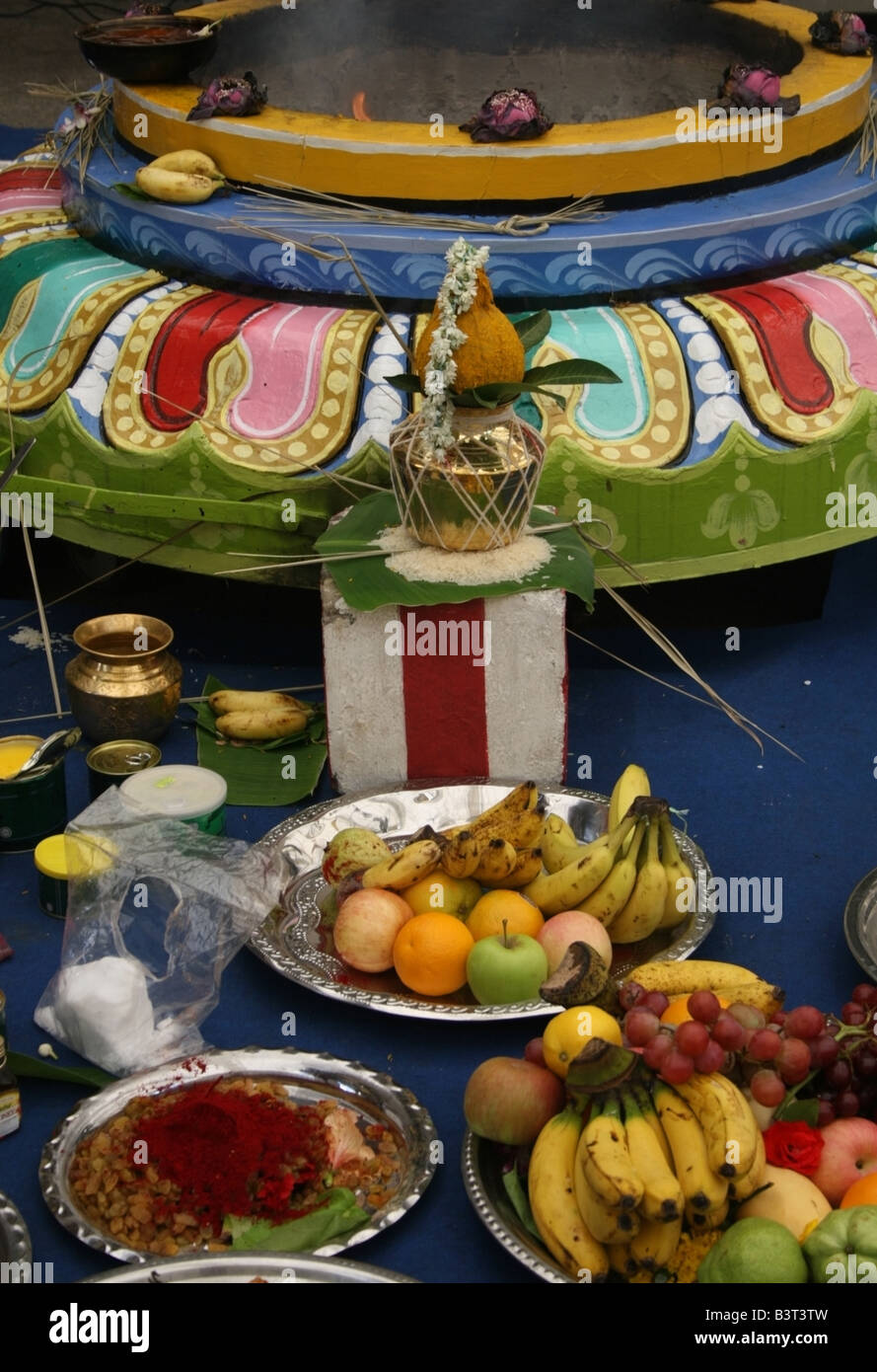 Havan a sacred purifying ritual yajna pooja at Sri Srinivasa Perumal Temple, Singapore, South East Asia Stock Photo