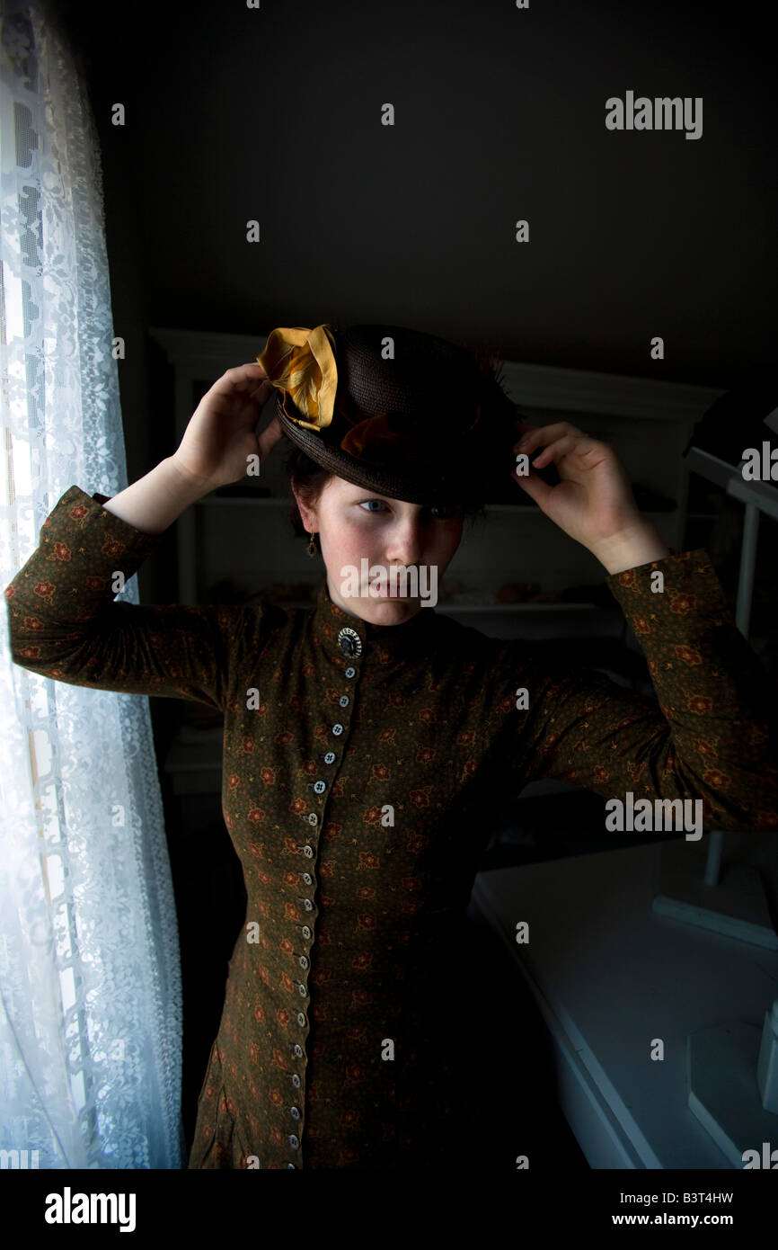 Vintage woman hi-res stock photography and images - Alamy