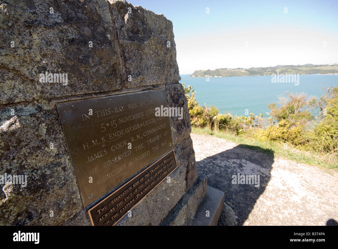 Mercury Bay and plaque commemorating Captain Cook's visit. Stock Photo