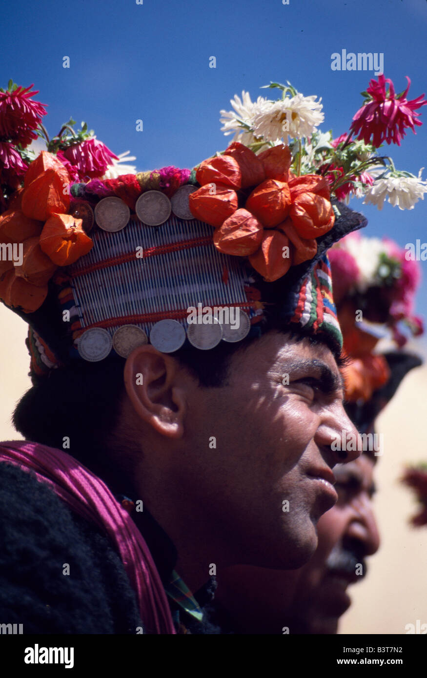 India, Ladakh.Dard or 'Brokpa' man from the Dha-Hanu region on the Lower Indus wearing tradition al head dress Stock Photo
