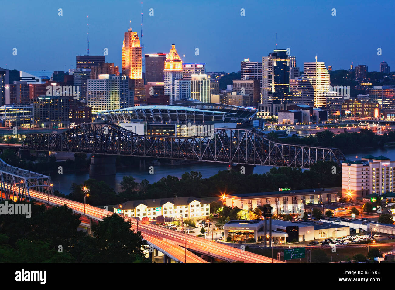 Cincinnati, Ohio skyline and Covington, Kentucky from Devou Park, Covington,  KY Stock Photo - Alamy