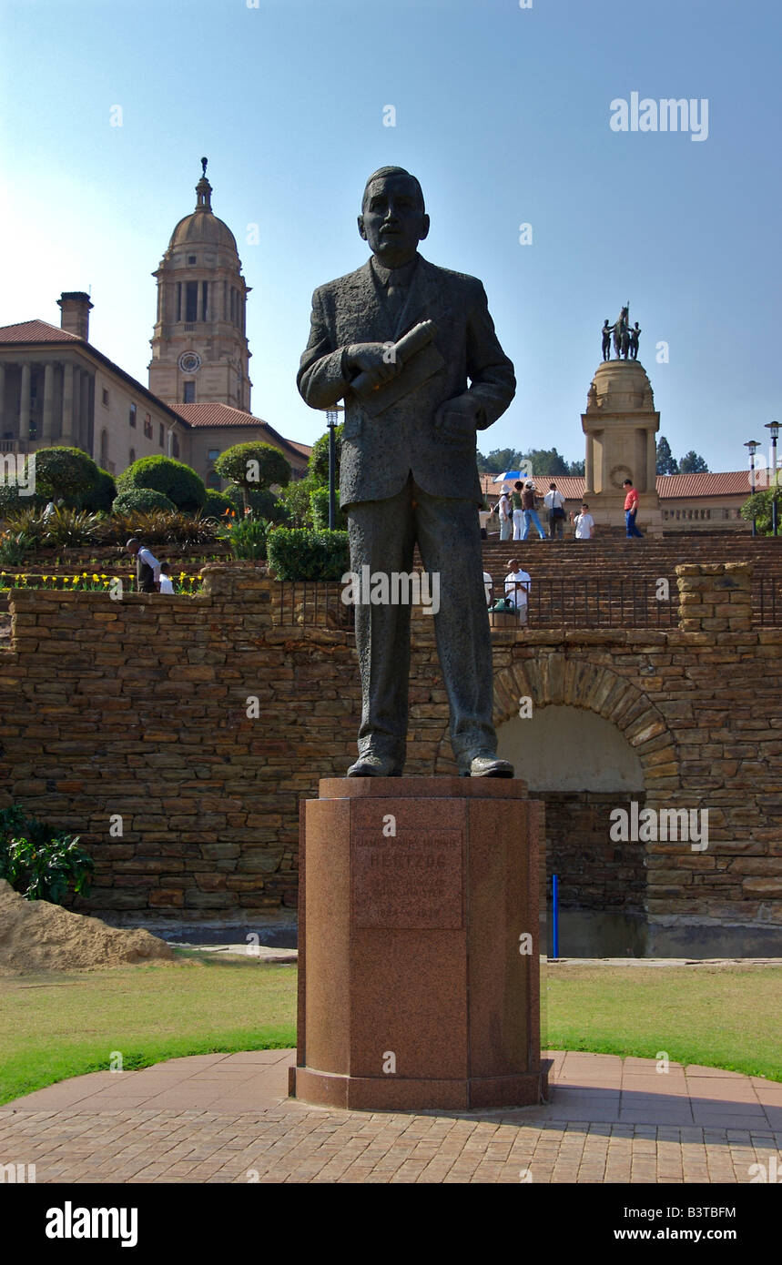 Africa, South Africa, Gauteng, Pretoria, Union Buildings and statue of