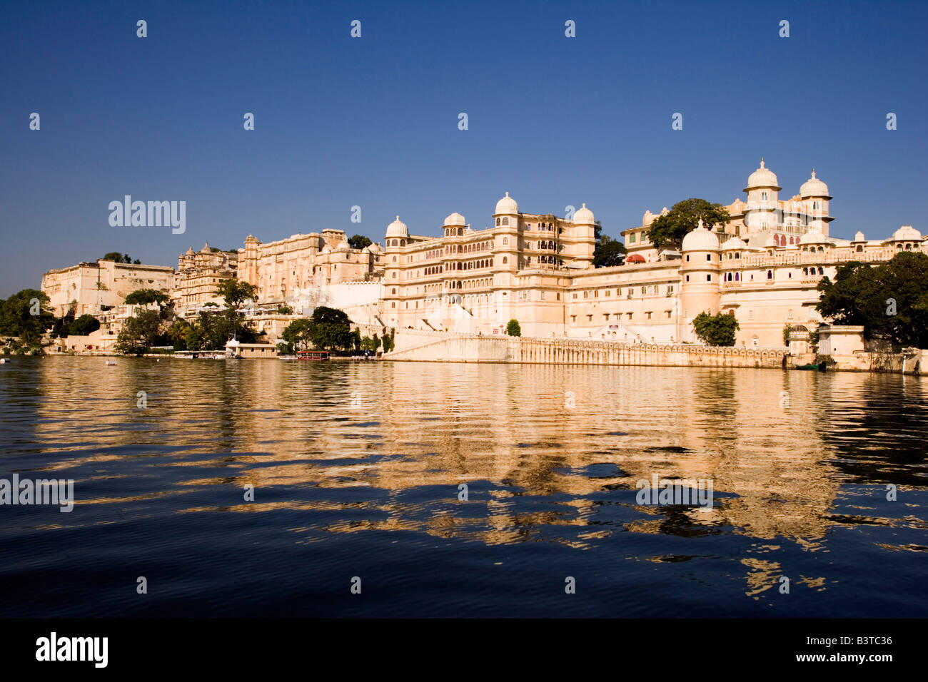 City Palace viewed from Lake Pichola, Udaipur, Rajasthan, India Stock Photo
