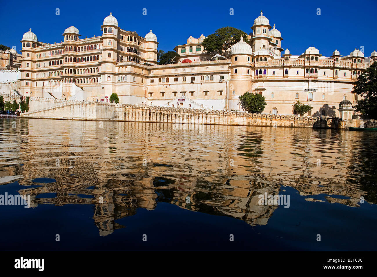 City Palace viewed from Lake Pichola, Udaipur, Rajasthan, India Stock Photo