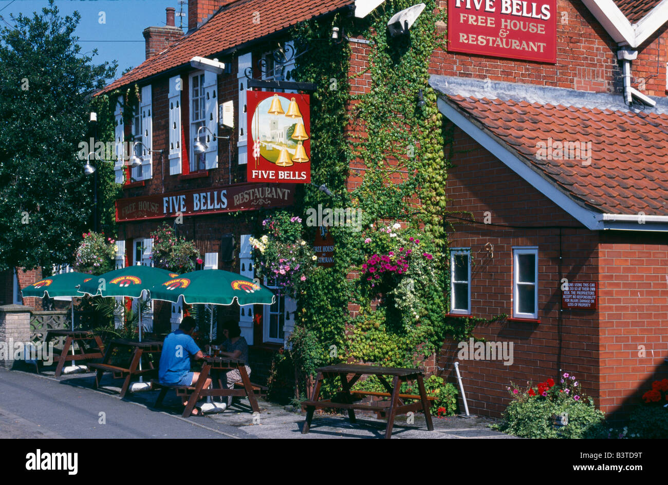 England, Lincolnshire, Bassingham. The Five Bells pub. Stock Photo