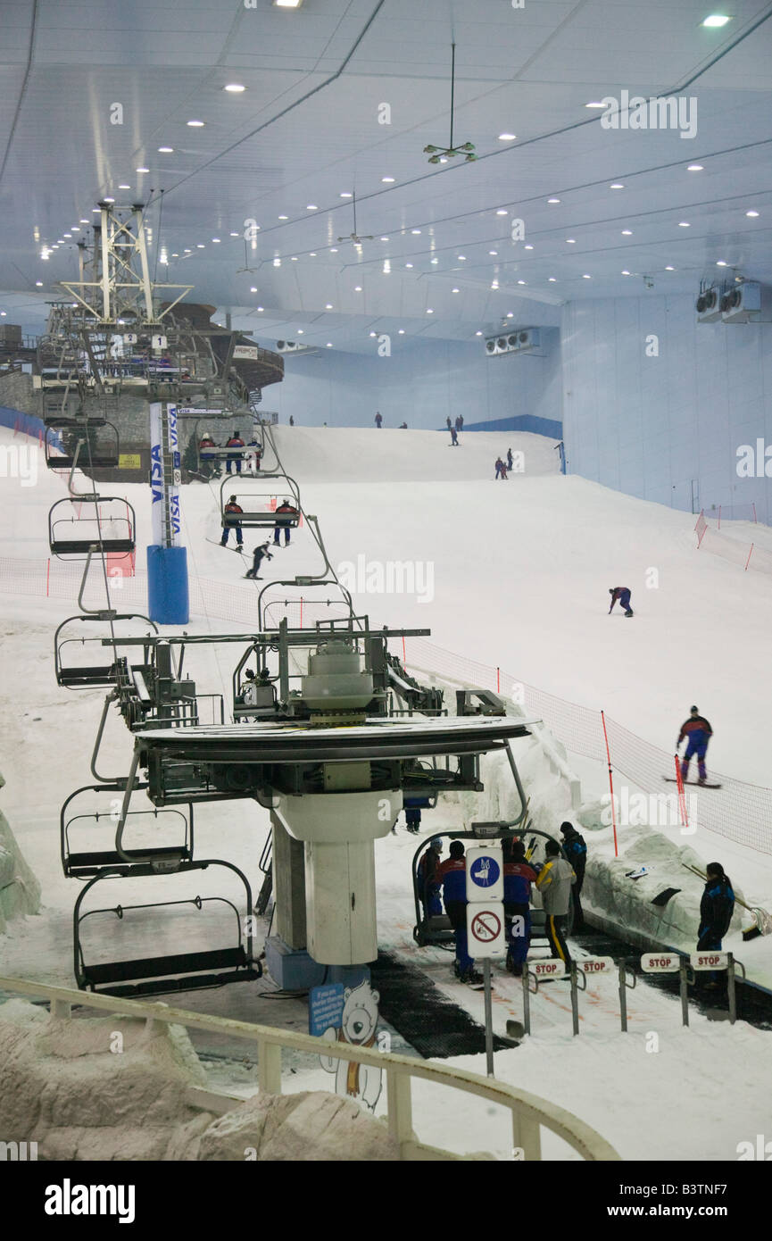 United Arab Emirates, Dubai, Al Soufouh. Mall of the Emirates- Ski Dubai, Dubai's first indoor ski park (NR) Stock Photo