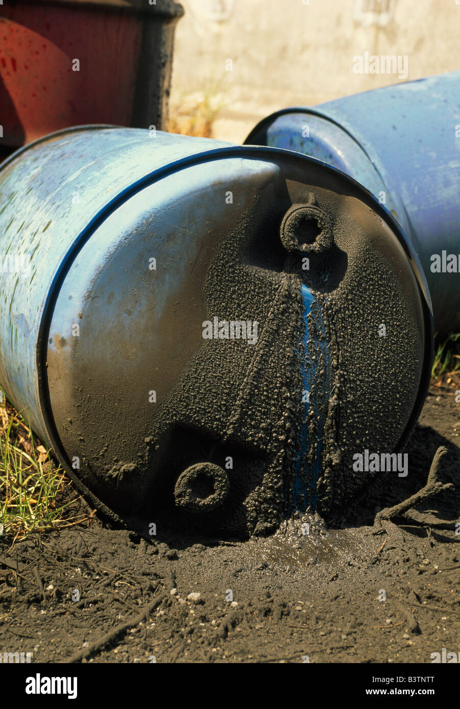 Lubricant barrel drum environment leaking australia chemical chemicals  toxic hi-res stock photography and images - Alamy