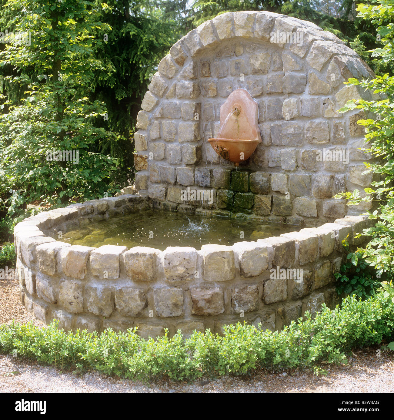 Well with water hi-res stock photography and images - Alamy