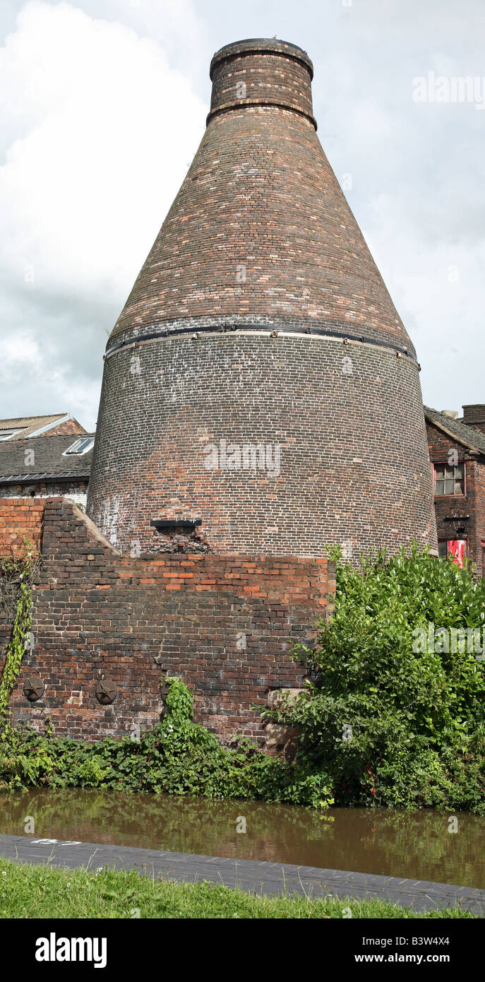 Bottle oven kilns hires stock photography and images Alamy