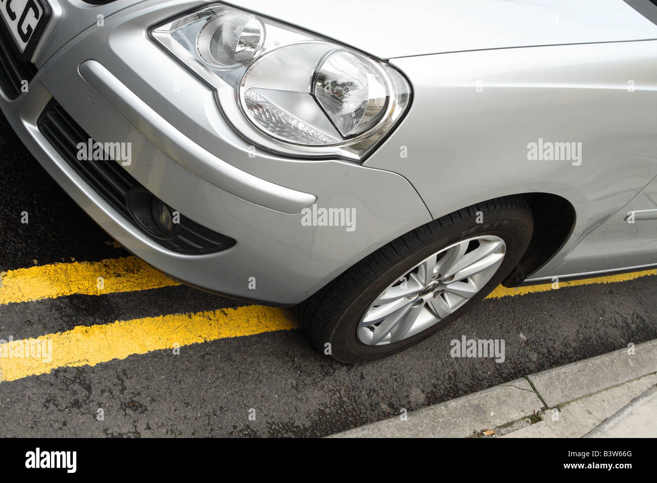 Car parked on double yellow lines no parking line Stock Photo