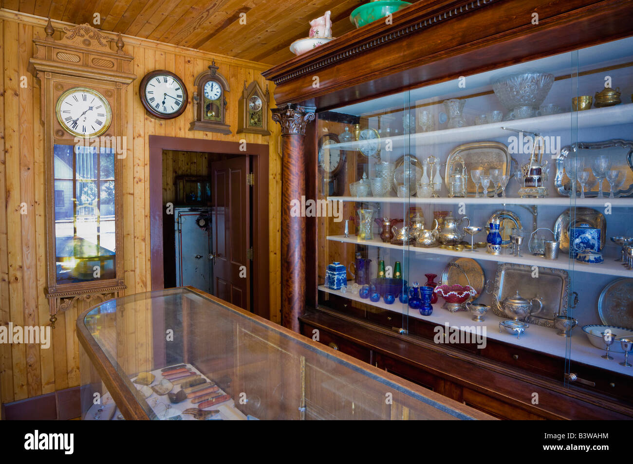 Antique clock shop hires stock photography and images Alamy